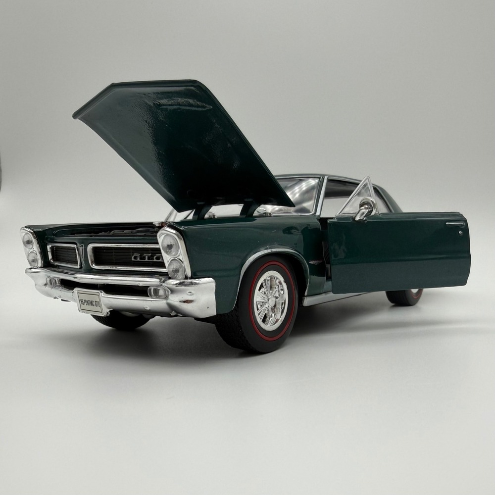 Welly 1965 Pontiac GTO Diecast Model Car 1/24 Scale Green No. 2092 Muscle Car